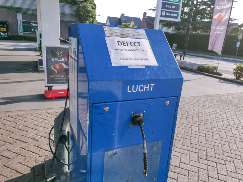 Vandalen vernielen bandenpomp