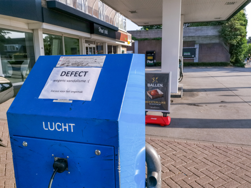 Vandalen vernielen bandenpomp