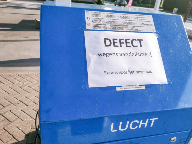 Vandalen vernielen bandenpomp