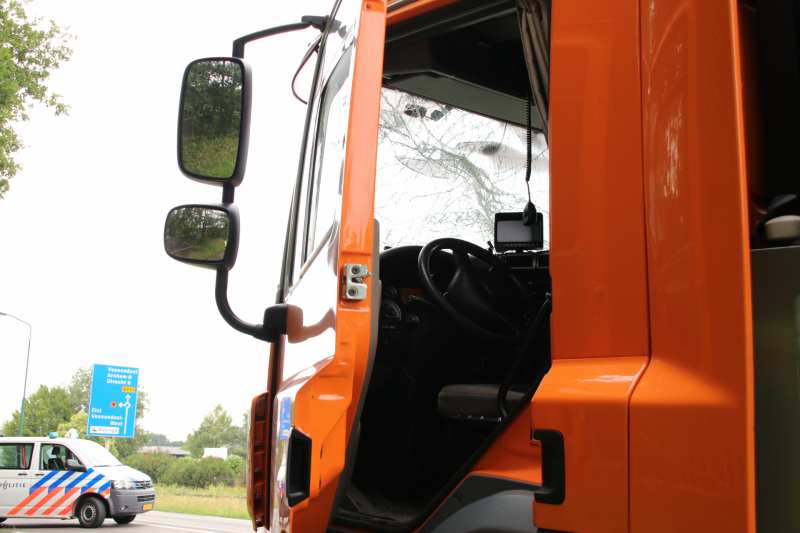 Vrachtwagen total loss na kopstaart botsing