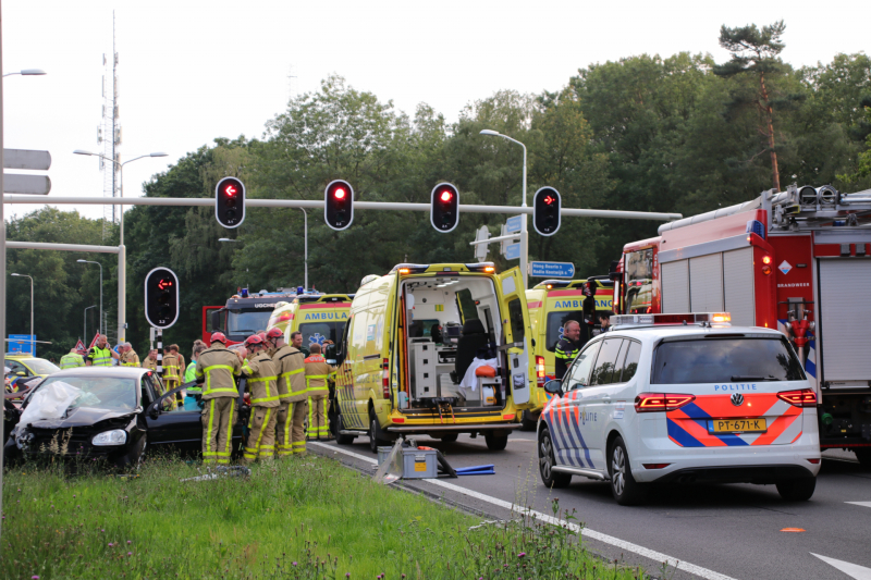 Zeer ernstige ongeval tussen twee voertuigen
