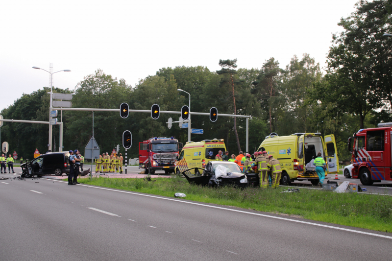 Zeer ernstige ongeval tussen twee voertuigen