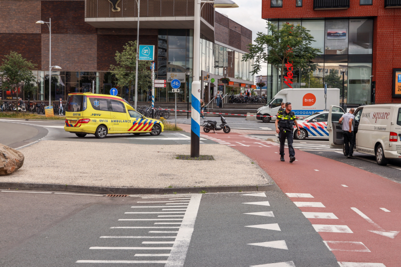 Snorfietser gewond na botsing