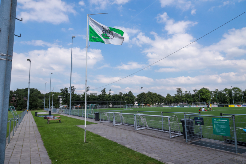 Springkasteel vliegt de lucht in