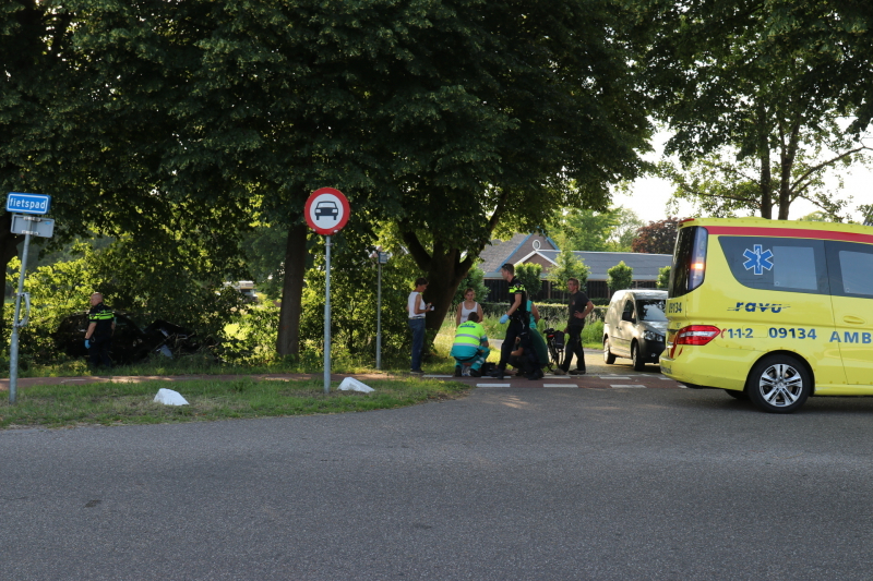 Auto uit de bocht gevlogen