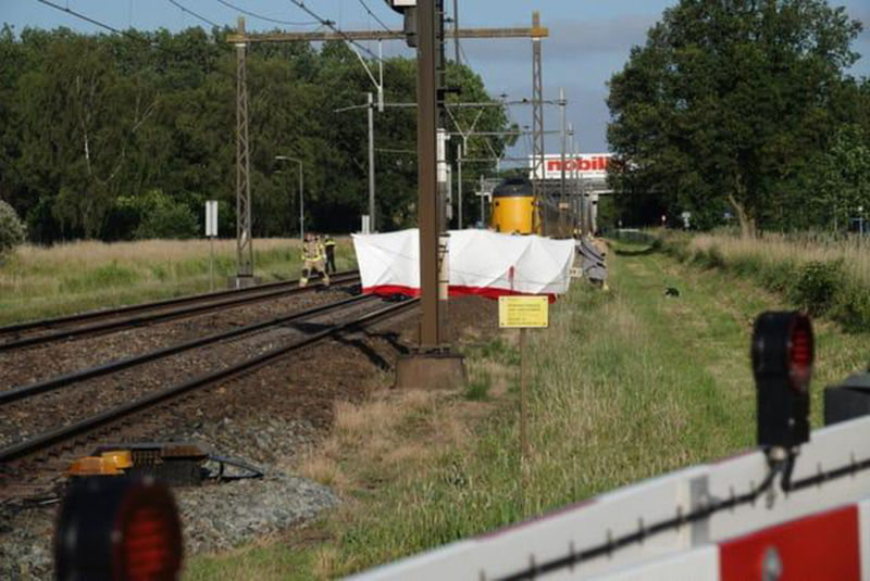Bestuurder scootmobiel overleden na botsing met trein