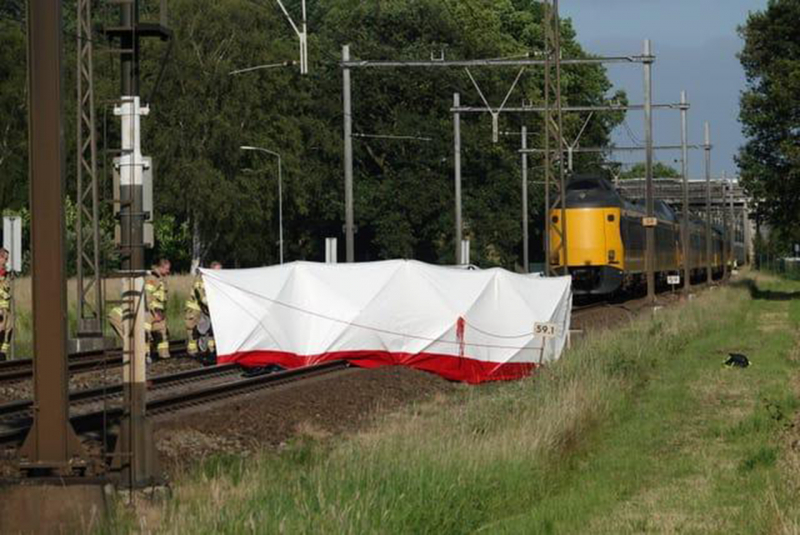 Bestuurder scootmobiel overleden na botsing met trein