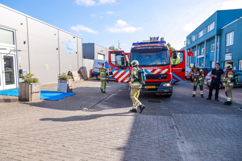 Zwarte rook op terrein van PG Cases