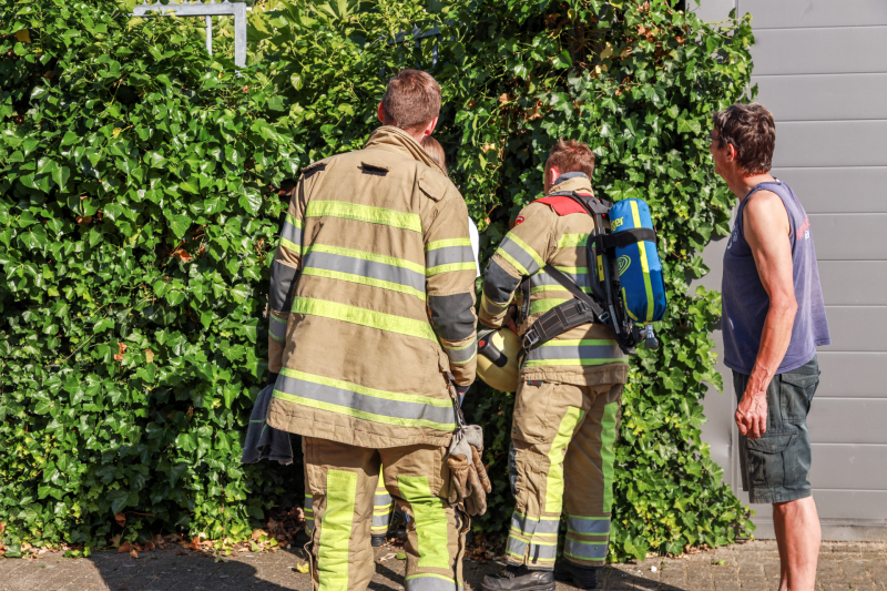 Zwarte rook op terrein van PG Cases