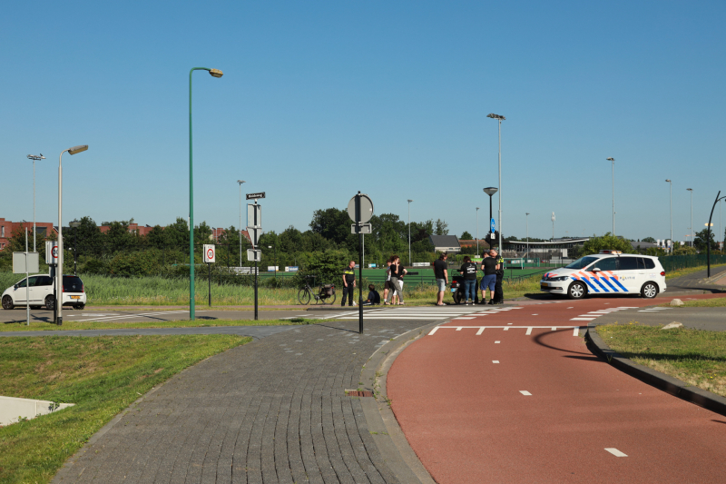 Auto botst op scooter