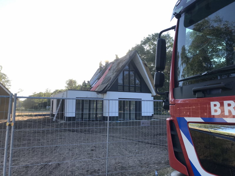 Nacontrole bij afgebrand rieten dak