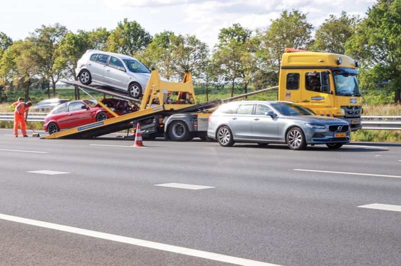 Drie auto's op elkaar