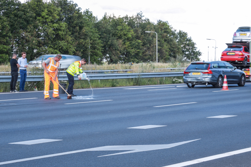 Drie auto's op elkaar
