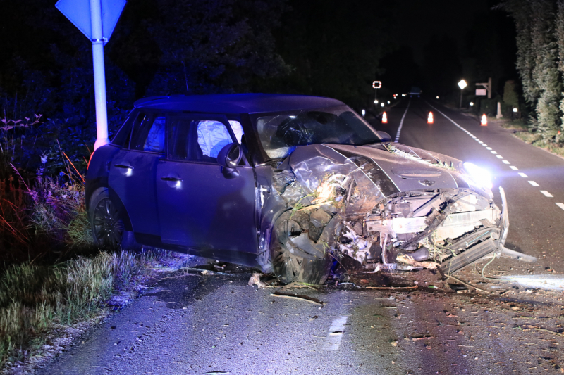 Bestuurder vlucht na crash