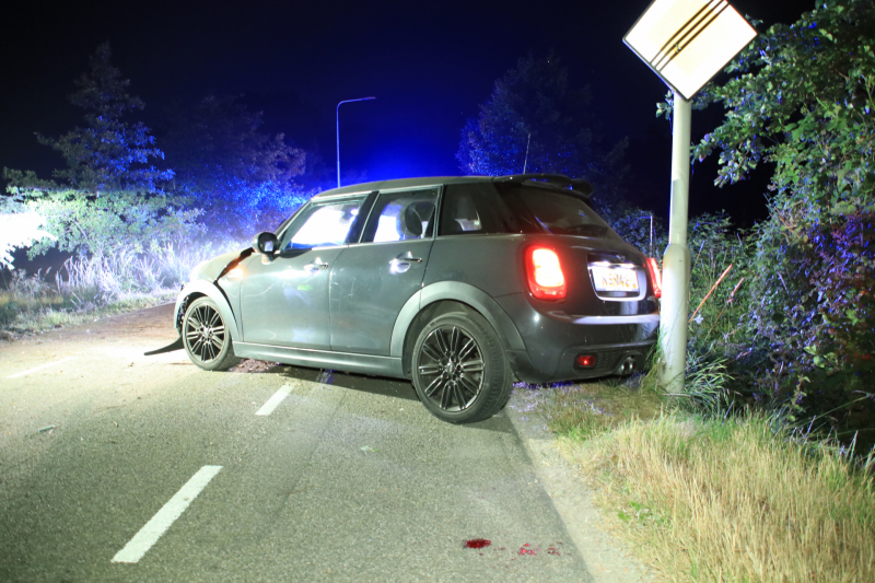 Bestuurder vlucht na crash