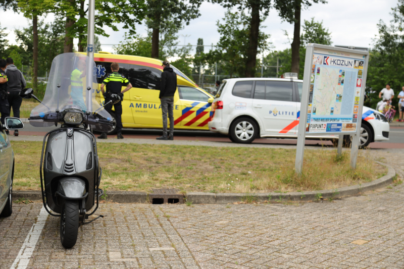 Twee personen op scooter gewond na ongeval