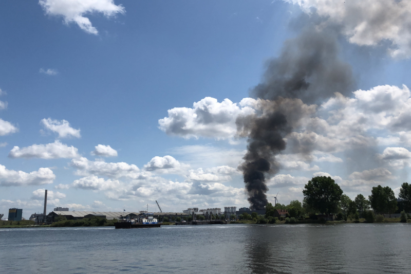 Dikke rookwolken door brand bij Renewi