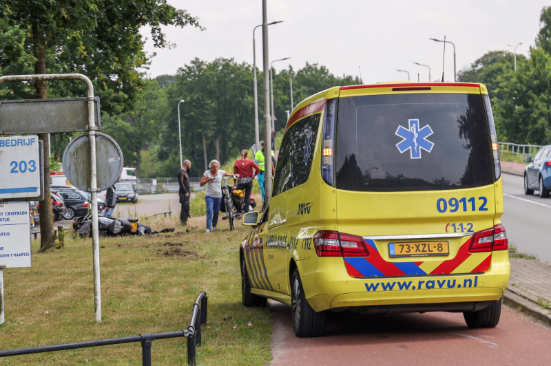 Motorrijder gewond na aanrijding met auto