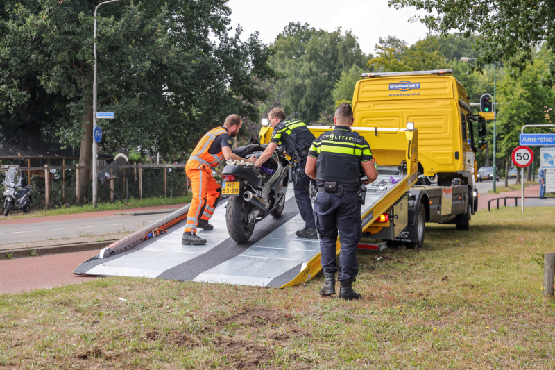 Motorrijder gewond na aanrijding met auto