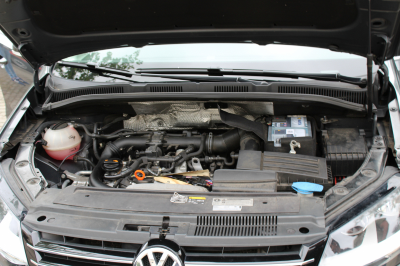 Bestuurder blust brand eigen auto