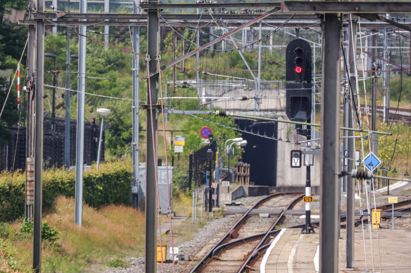 Goederentrein vast in tunnel
