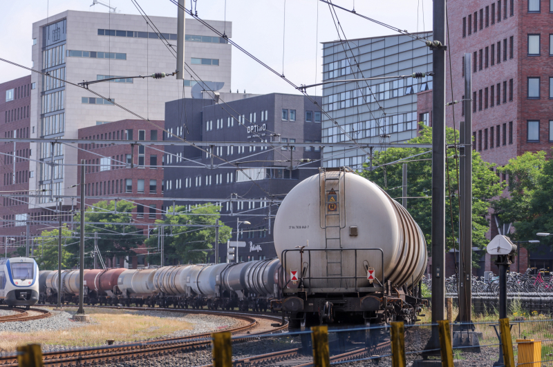 Goederentrein vast in tunnel