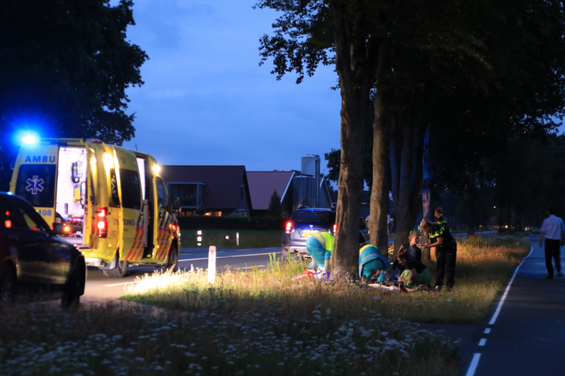 Fietser zwaargewond bij aanrijding met auto
