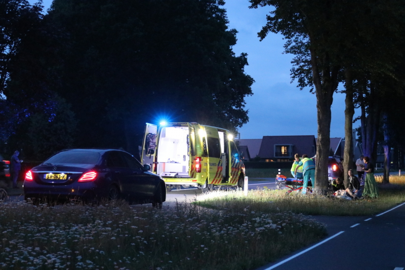 Fietser zwaargewond bij aanrijding met auto