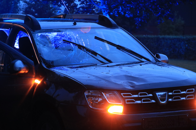 Fietser zwaargewond bij aanrijding met auto