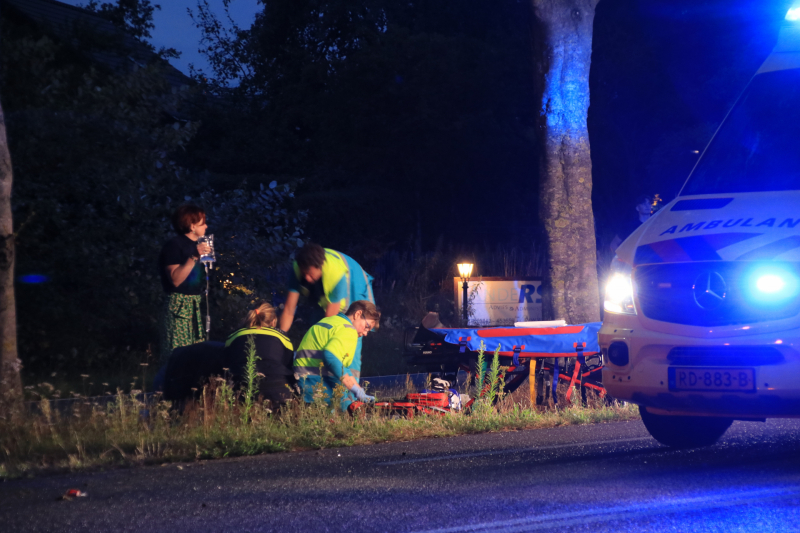 Fietser zwaargewond bij aanrijding met auto