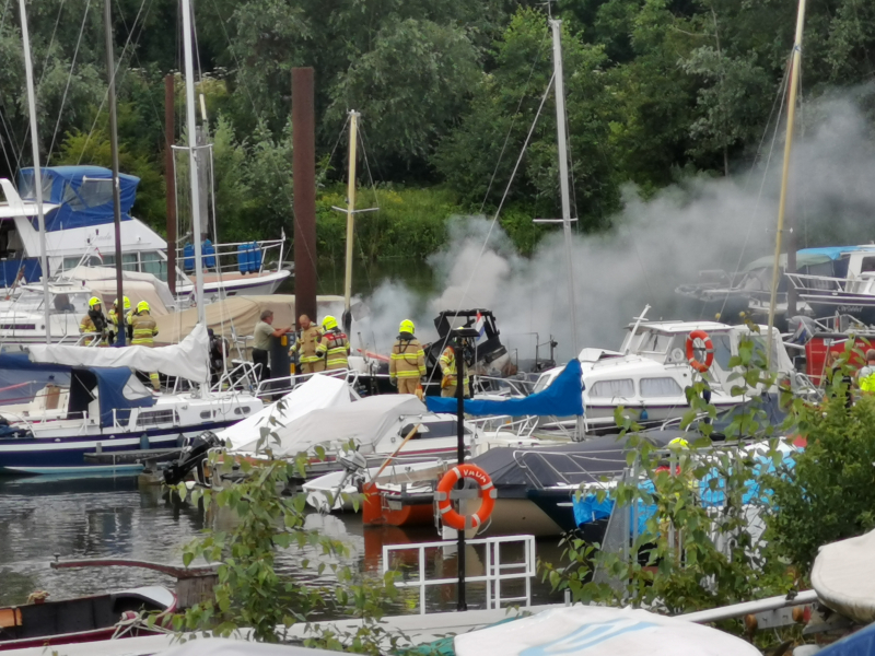 Twee boten in brand, Ã©Ã©n persoon overleden