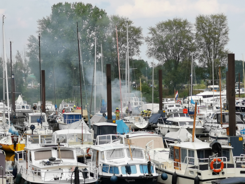 Twee boten in brand, Ã©Ã©n persoon overleden