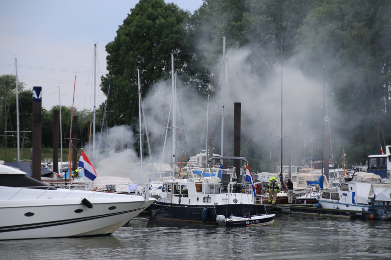 Twee boten in brand, Ã©Ã©n persoon overleden