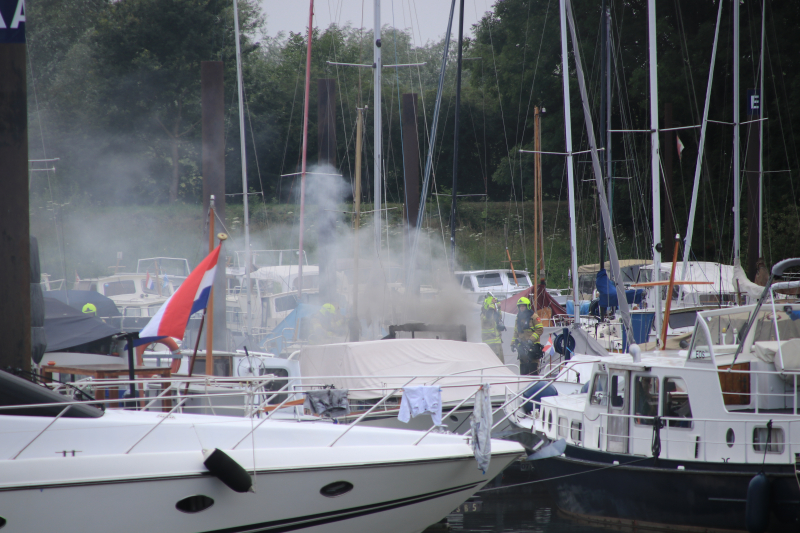 Twee boten in brand, Ã©Ã©n persoon overleden