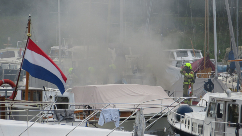 Twee boten in brand, Ã©Ã©n persoon overleden