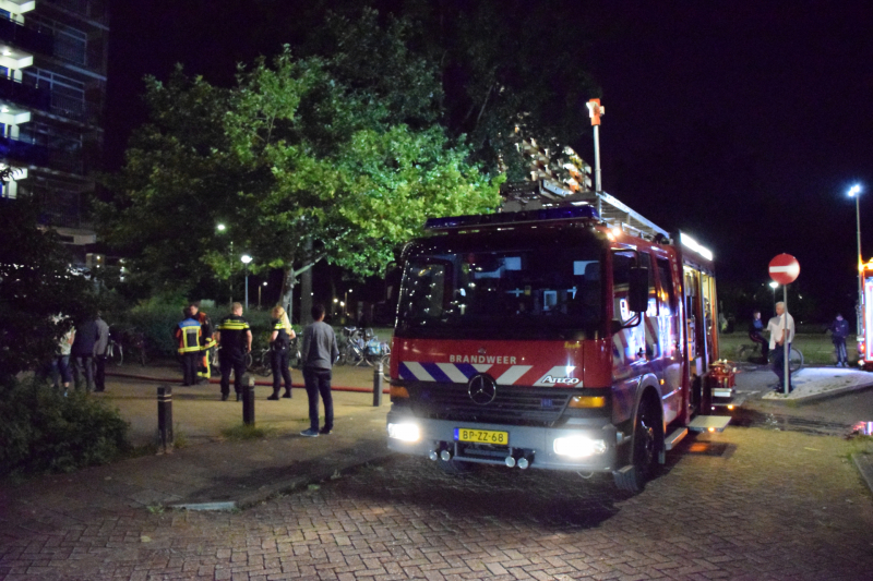 Twee personen ademen rook in bij brand in flat