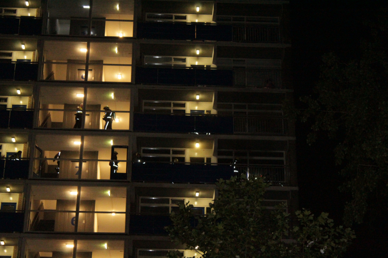 Twee personen ademen rook in bij brand in flat