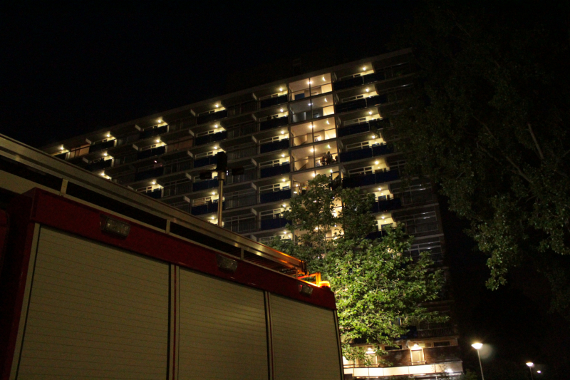 Twee personen ademen rook in bij brand in flat