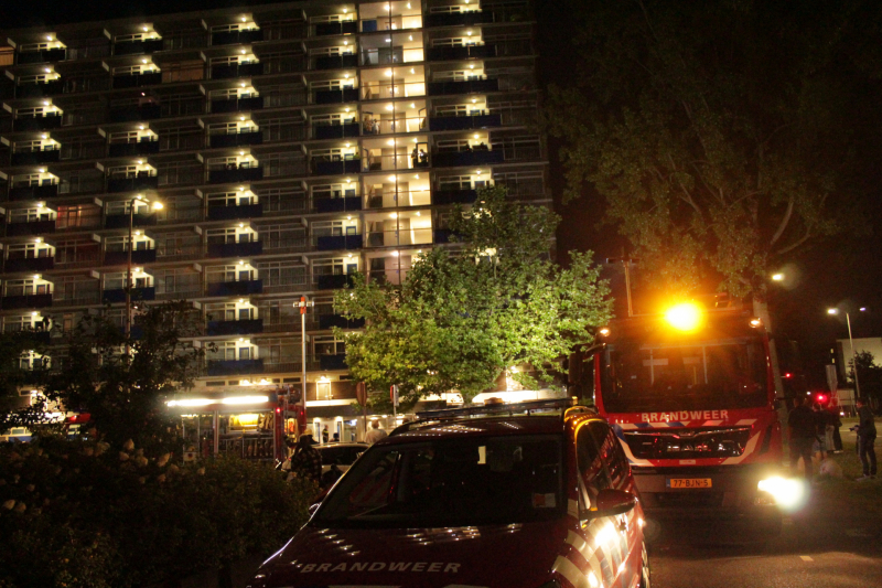 Twee personen ademen rook in bij brand in flat