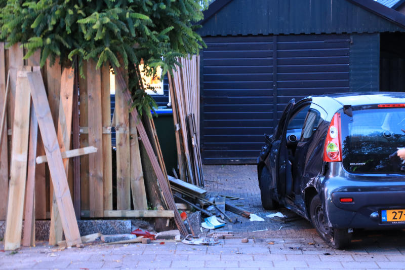 Drankrijder richt ravage aan