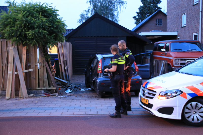 Drankrijder richt ravage aan