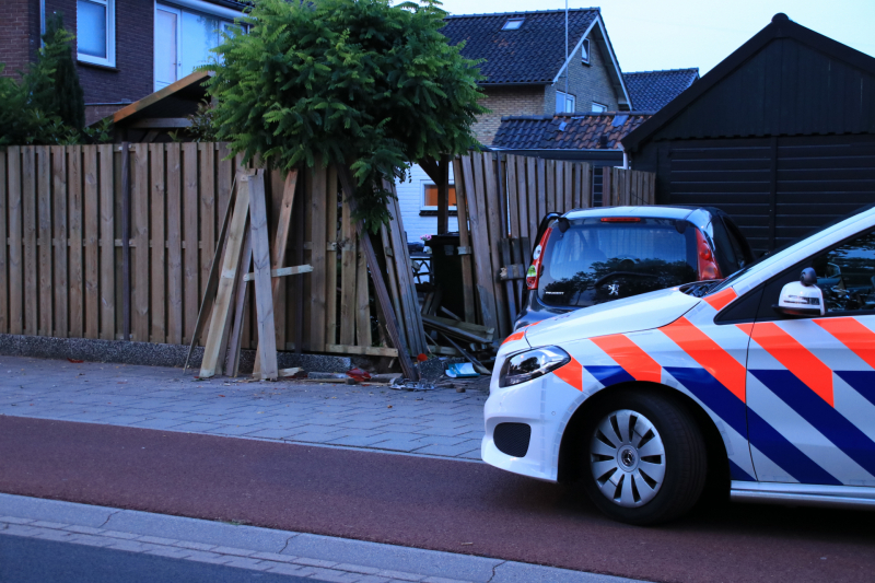 Drankrijder richt ravage aan