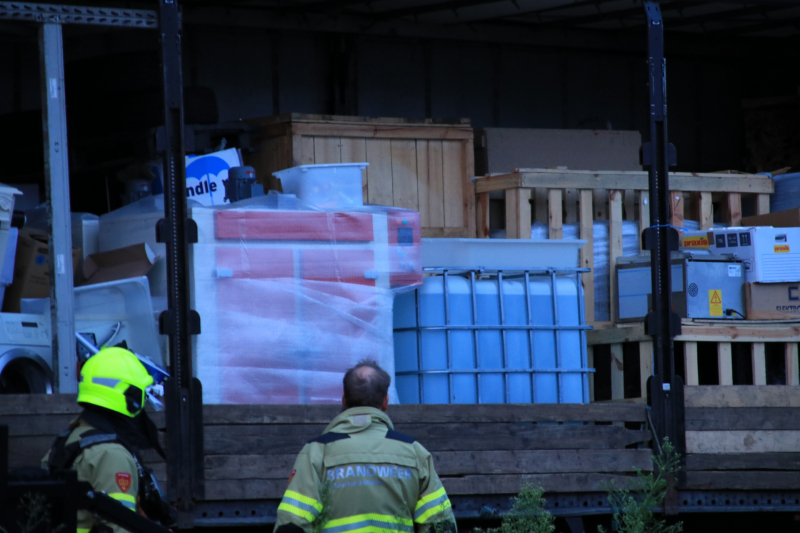 Vrachtwagen trailer vol drugs benodigdheden aangetroffen