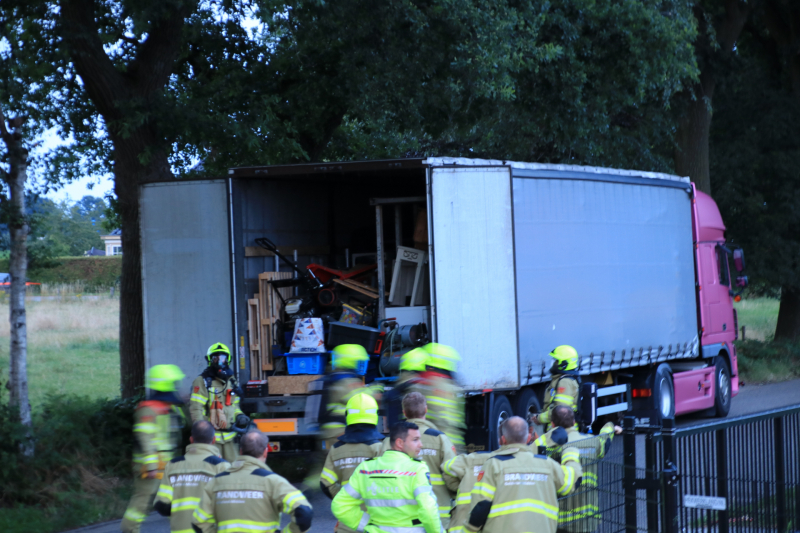 Vrachtwagen trailer vol drugs benodigdheden aangetroffen