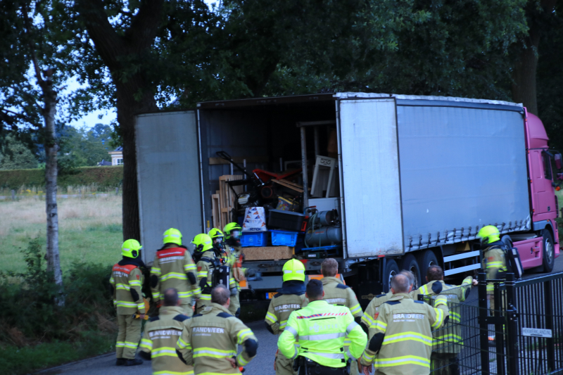 Vrachtwagen trailer vol drugs benodigdheden aangetroffen
