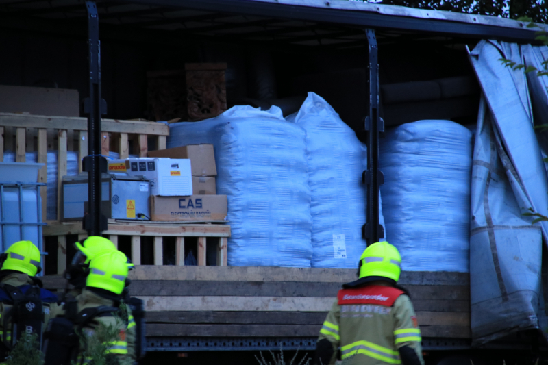 Vrachtwagen trailer vol drugs benodigdheden aangetroffen