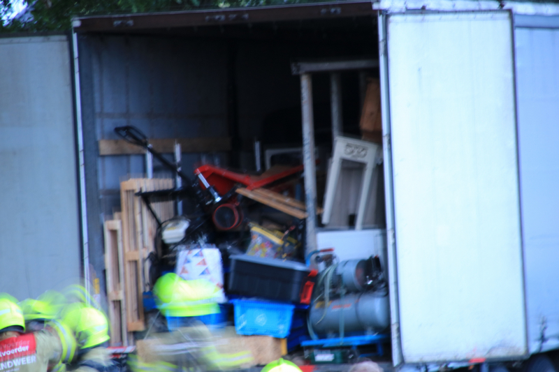 Vrachtwagen trailer vol drugs benodigdheden aangetroffen