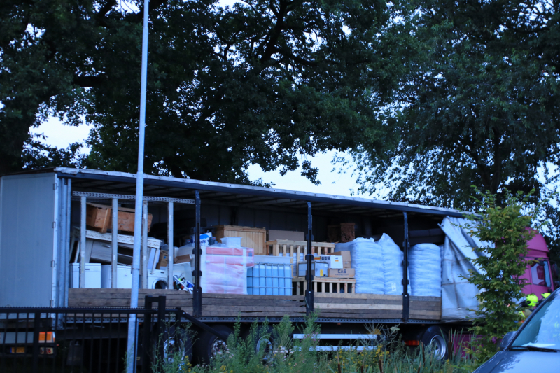 Vrachtwagen trailer vol drugs benodigdheden aangetroffen