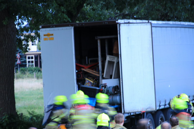 Vrachtwagen trailer vol drugs benodigdheden aangetroffen
