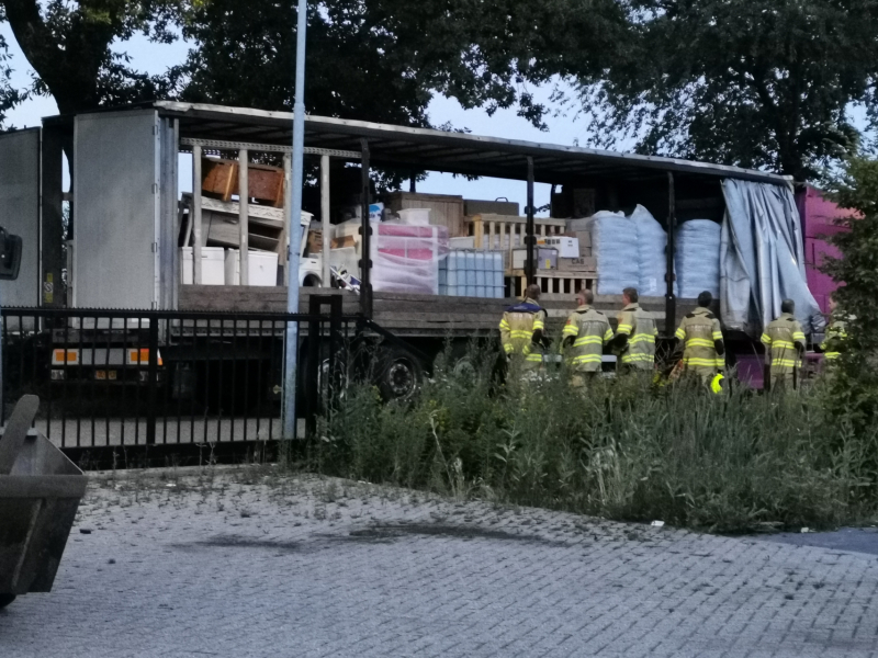 Vrachtwagen trailer vol drugs benodigdheden aangetroffen